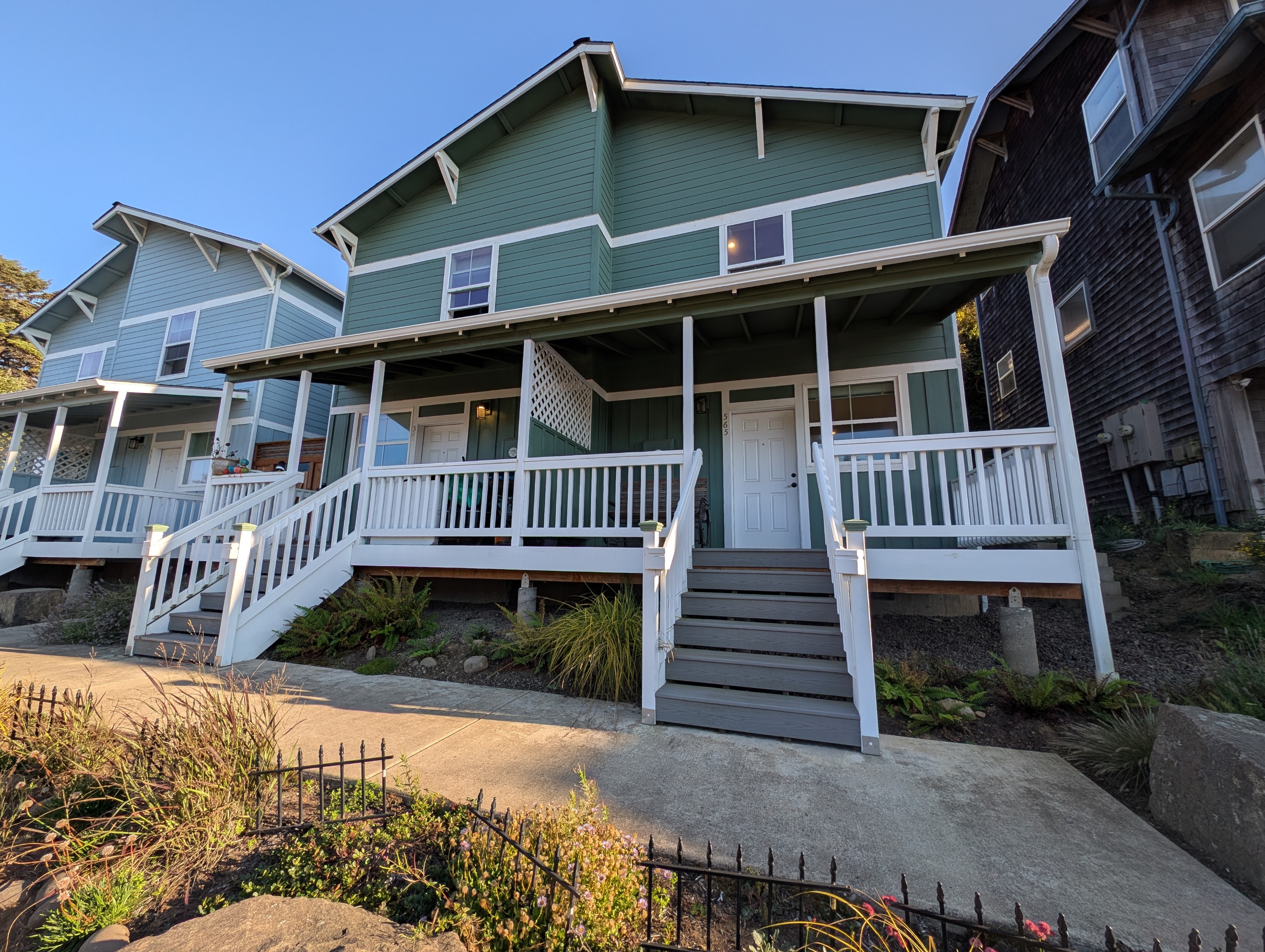565 Northwest Coast Street (NEW) - 1