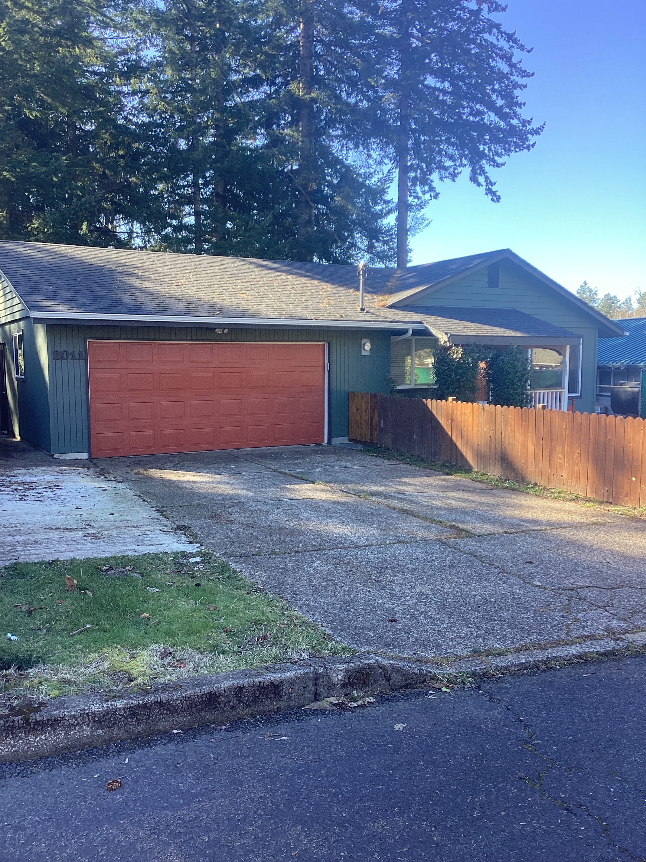 2011 Southeast Laurel Street